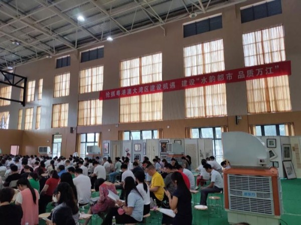 降溫通風(fēng)設(shè)備蒸發(fā)式冷風(fēng)王 移動(dòng)式環(huán)?？照{(diào)的作用